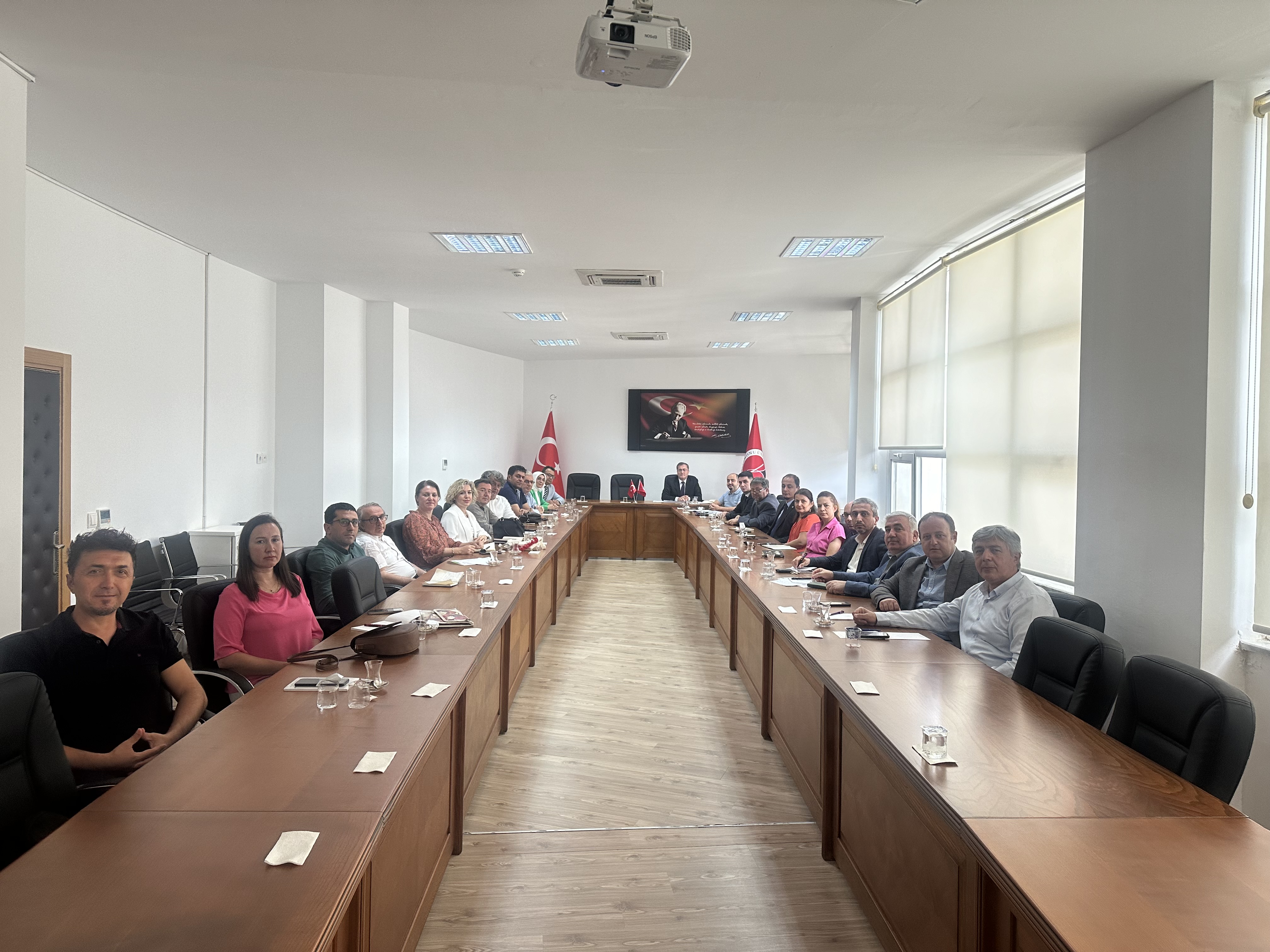 Uygulama ve Araştırma Merkezleri ile Kurumsal Akreditasyon Süreci Hakkında Toplantı Gerçekleştirildi.